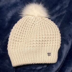 Elegant Cream Knit Beanie with Pom Pom